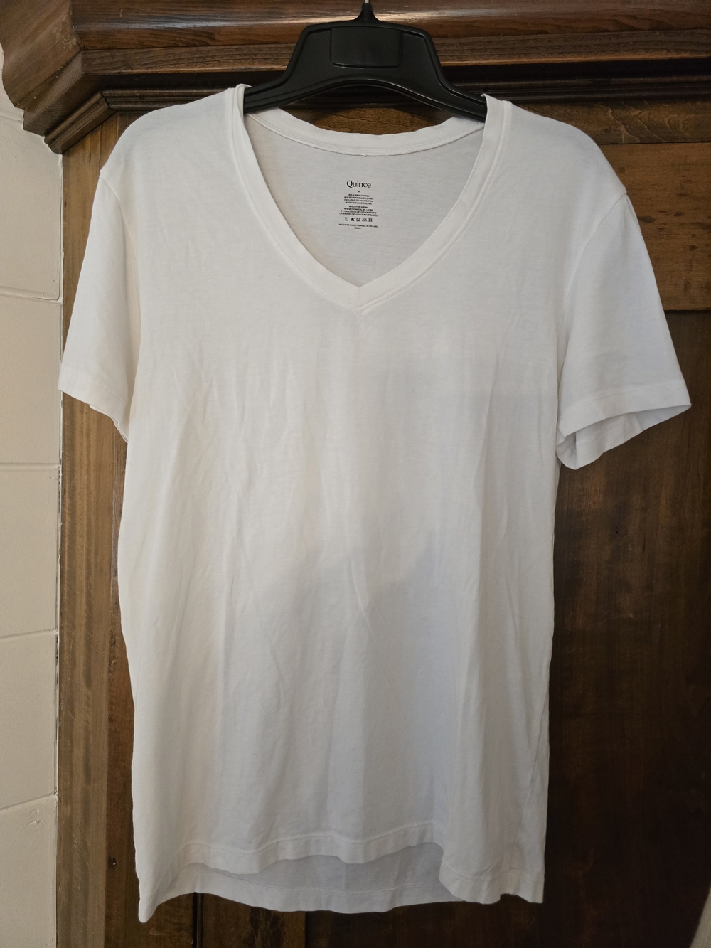 Quince White Womans V-Neck Short Sleeve T-Shirt Medium